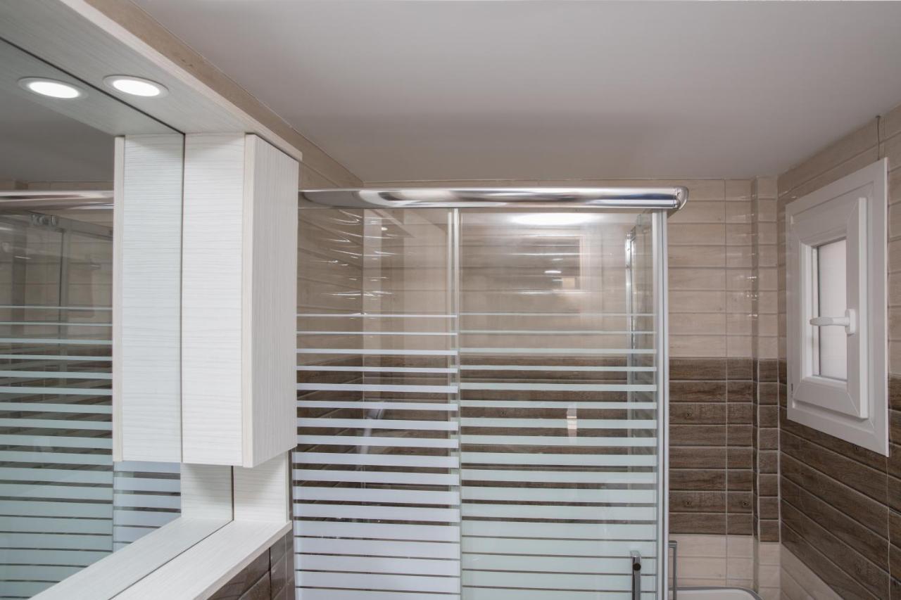 Cosy Apartment With Terrace Near Metro Station Athen Eksteriør bilde